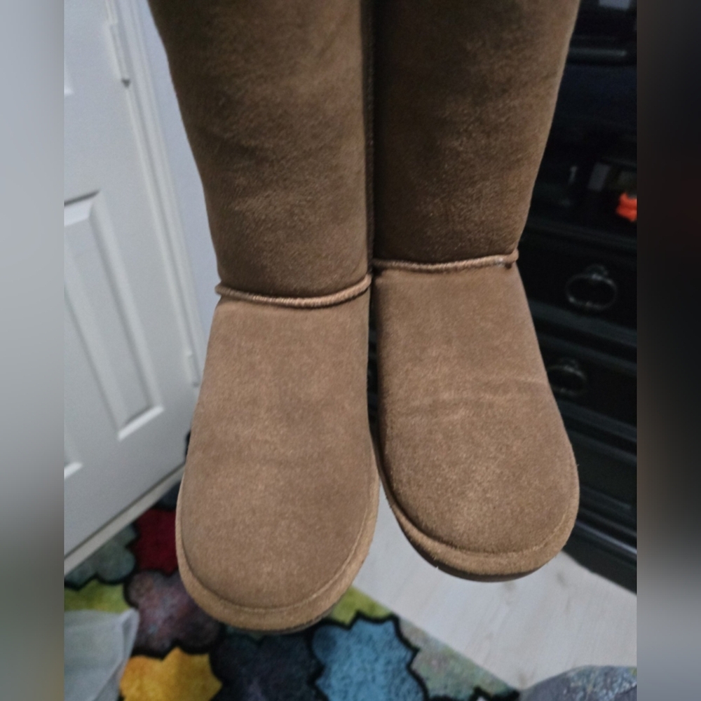 Brown mid calf bear paw boots